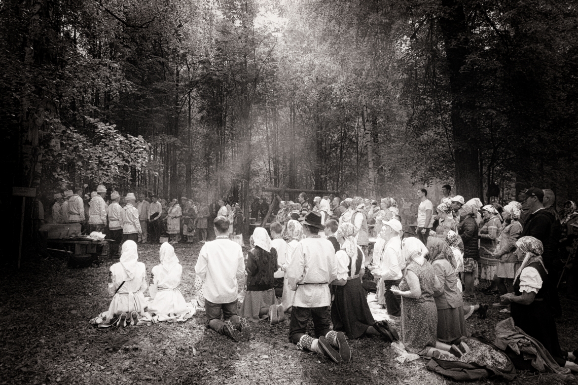 Hõimurahva hiiepalvuse ajatu foto võitis Hiite kuvavõistluse peaauhinna