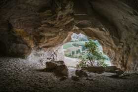 Нижняя пещера горы Ак-Кая