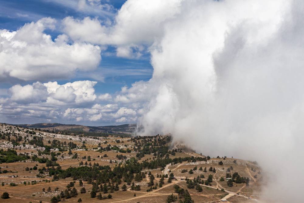 Туманное облако над Ай-Петри