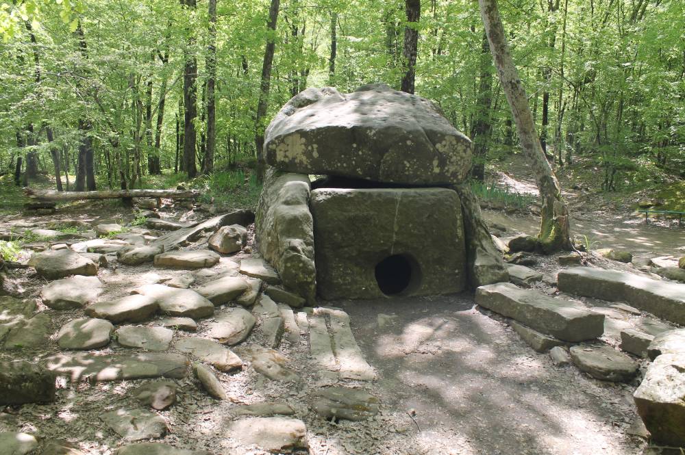 Загадка древнего дольмена