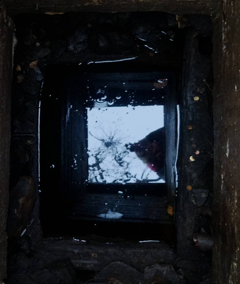 Tuhala nõiakaev - peegeldumas oma sügavustes