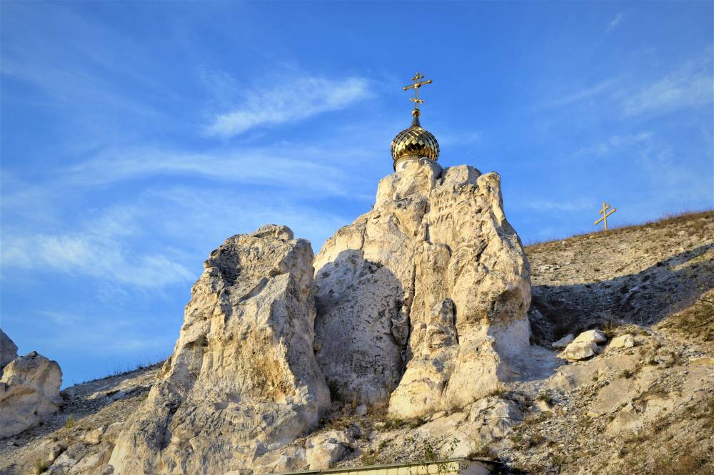 Святые пещеры Дивногорья