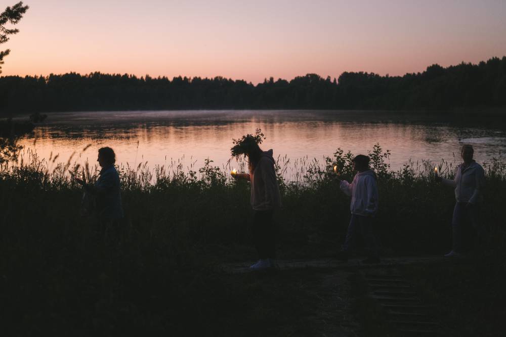 Первые паломники на озере