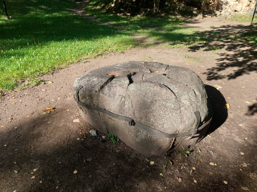 Toomemäe ohvrikivi sygiskuul 10236