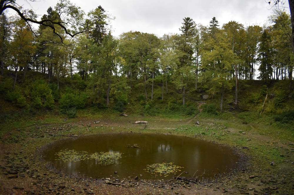 Päikese kodu vihmases sügisilmas