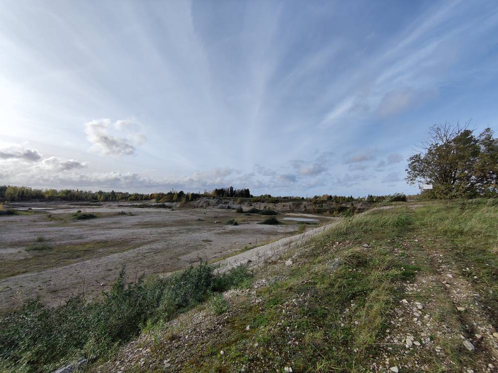 Karjäär Hiiemäe kõrval