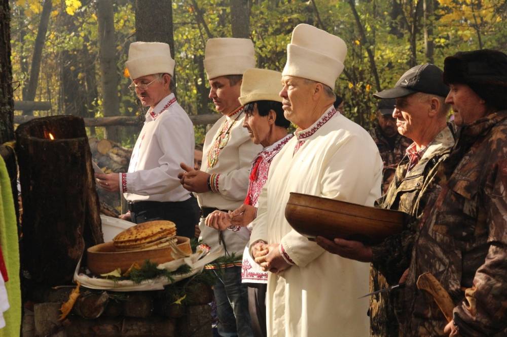 Под звон гуслей и взывающий голос жрецов - познавая заветы предков, посвящая поколения в тысячелетнюю религию, став ее миссионером !