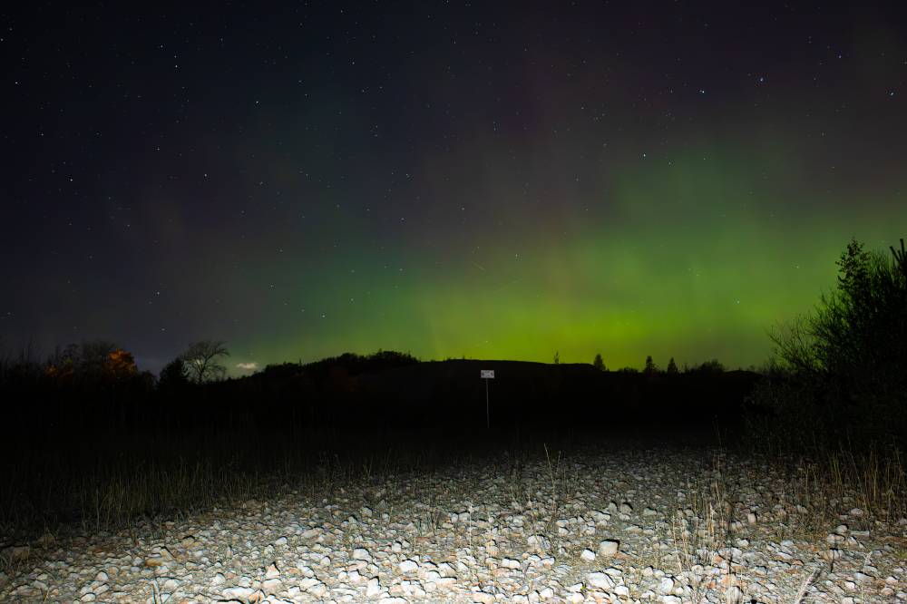 Põhjavalgus kivisel maal