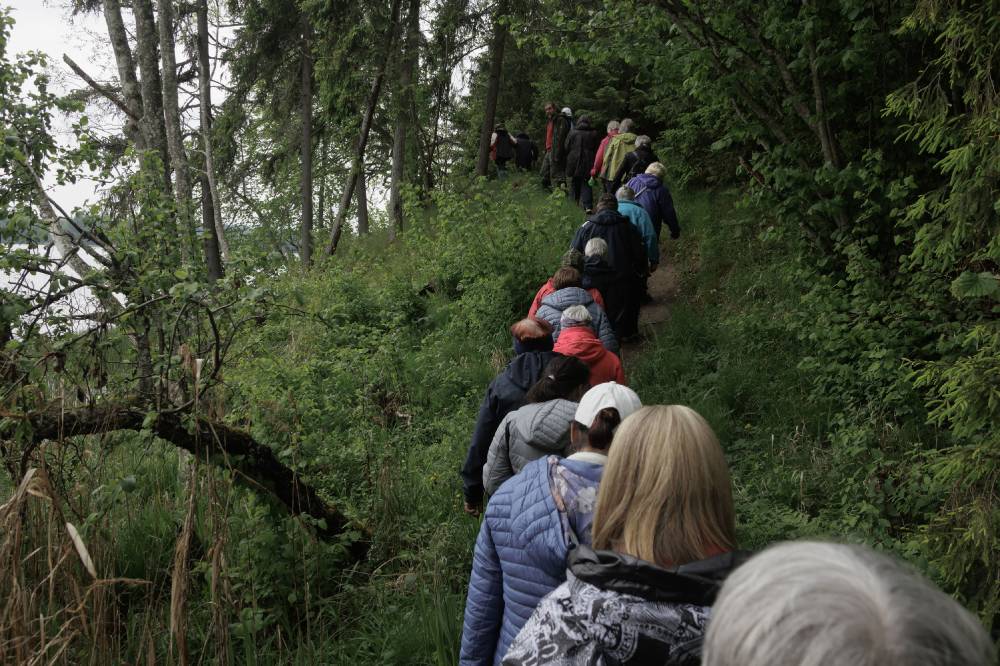 Eakate ekskursiooni lõpu sammud Pühajärvel